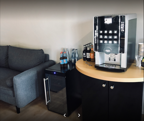 Kaffee-Lounge mit Kaffeevollautomat